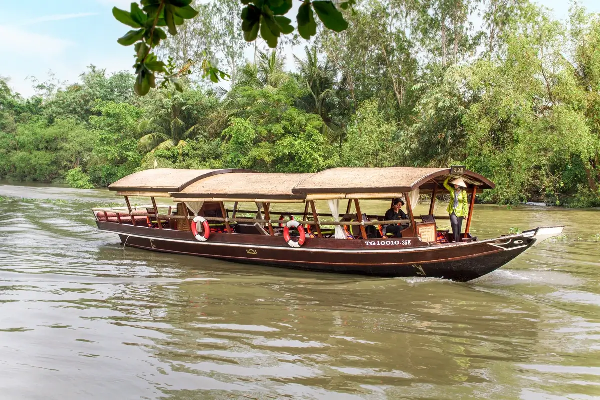 EXPERIENCE THE SIMPLE LIFE ON TAN PHONG ISLET